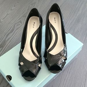 Apt.9 Kendal Patent Leather Open Toe Heels. Size 8.   Black  EUC